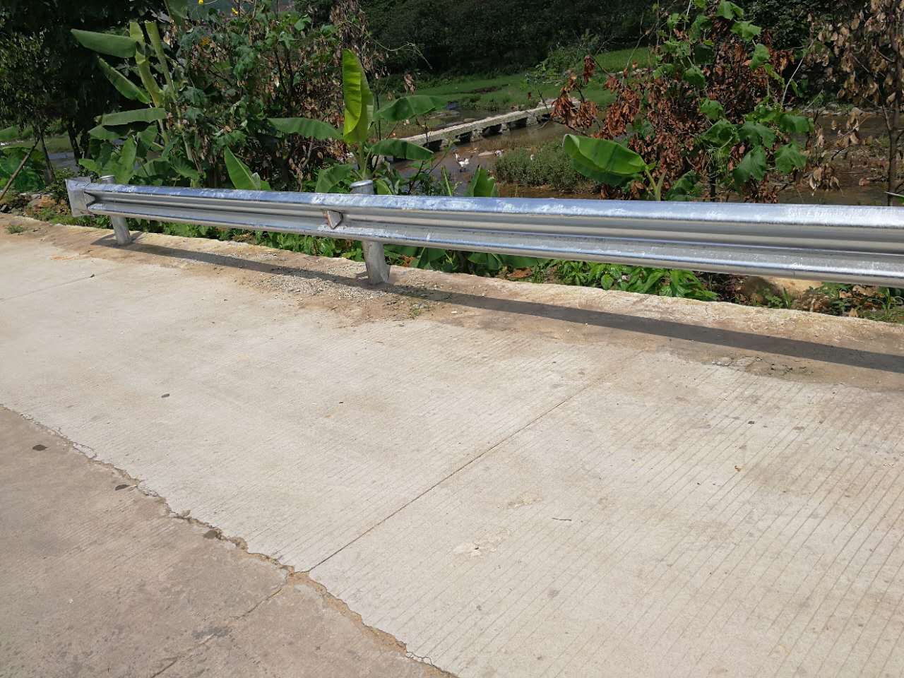 寧波道路防護(hù)護(hù)欄的安全重要性及優(yōu)勢(shì)
