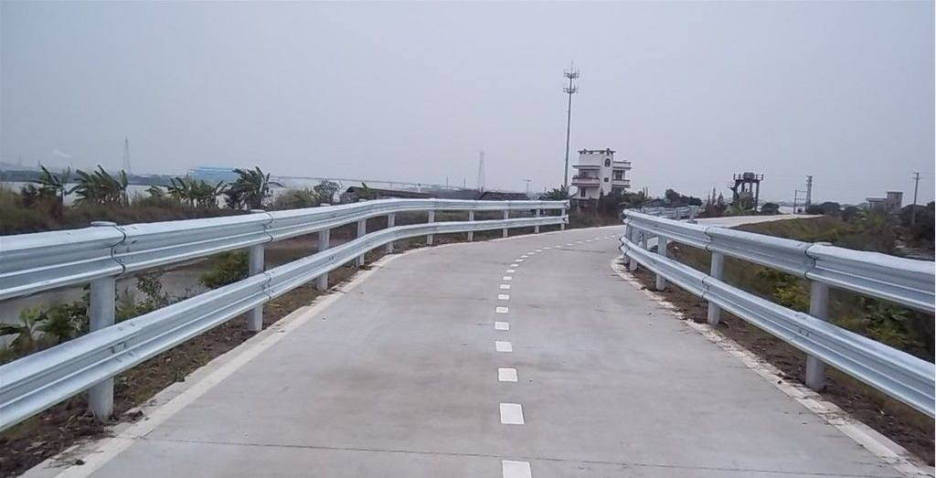 道路波形護(hù)欄
